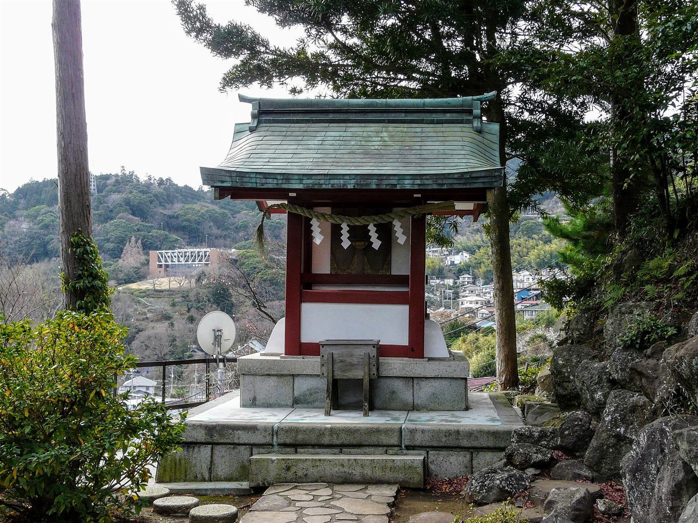伊豆山神社の境内にある小さな社